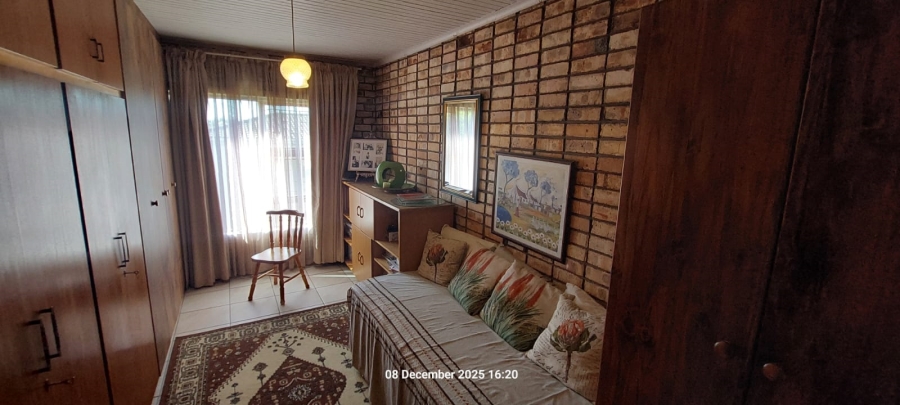 6 Bedroom Property for Sale in Wavecrest Eastern Cape